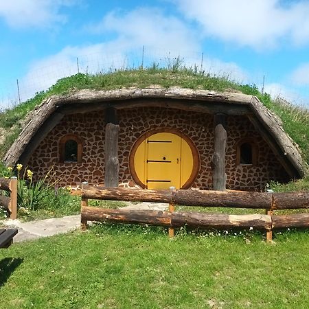 Villa Hobbit Mont Saint Michel Castel Brandy Tanis Exterior foto